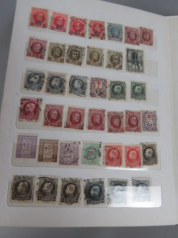 Postzegelalbum met diverse oude postzegels uit jaren 1920-30 - foto 17