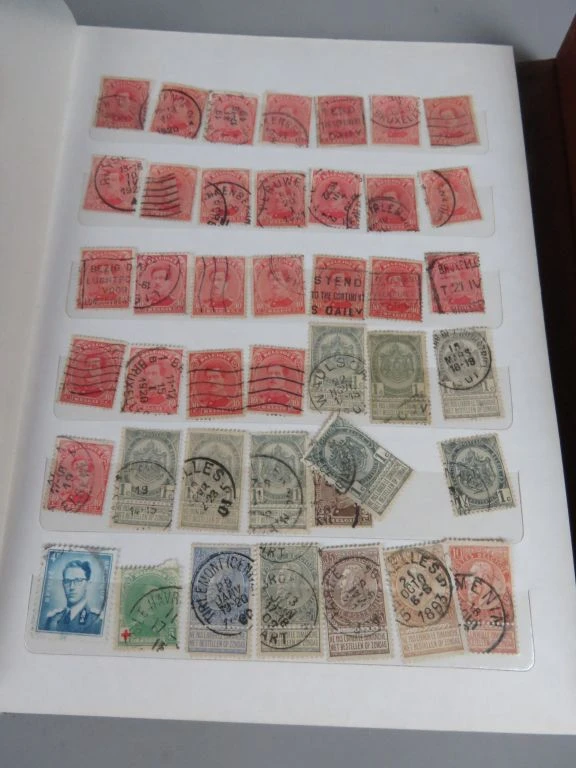 Postzegelalbum met diverse oude postzegels uit jaren 1920-30 - foto 14