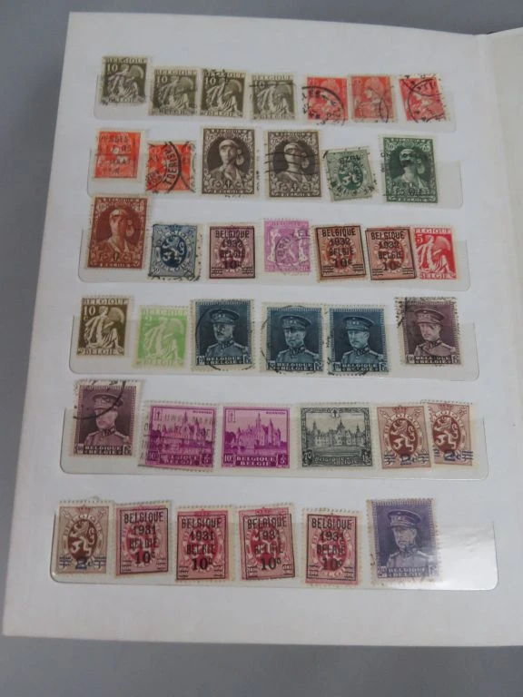 Postzegelalbum met diverse oude postzegels uit jaren 1920-30 - foto 4