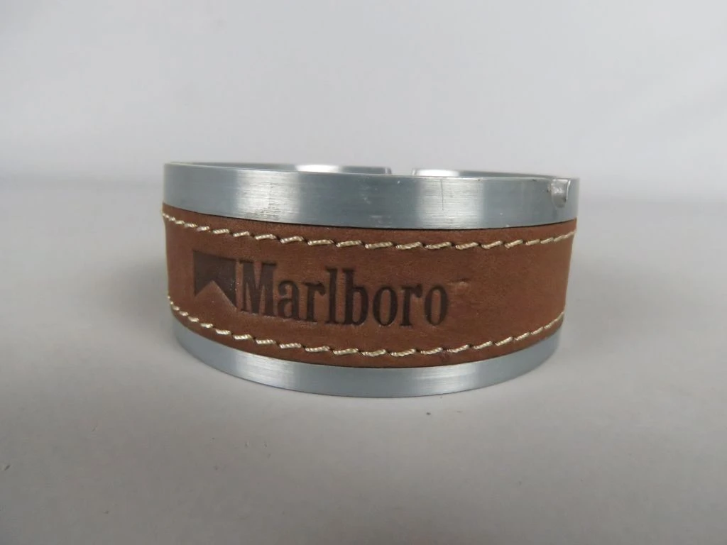 Aluminium asbak met leren Marlboro band - foto 2