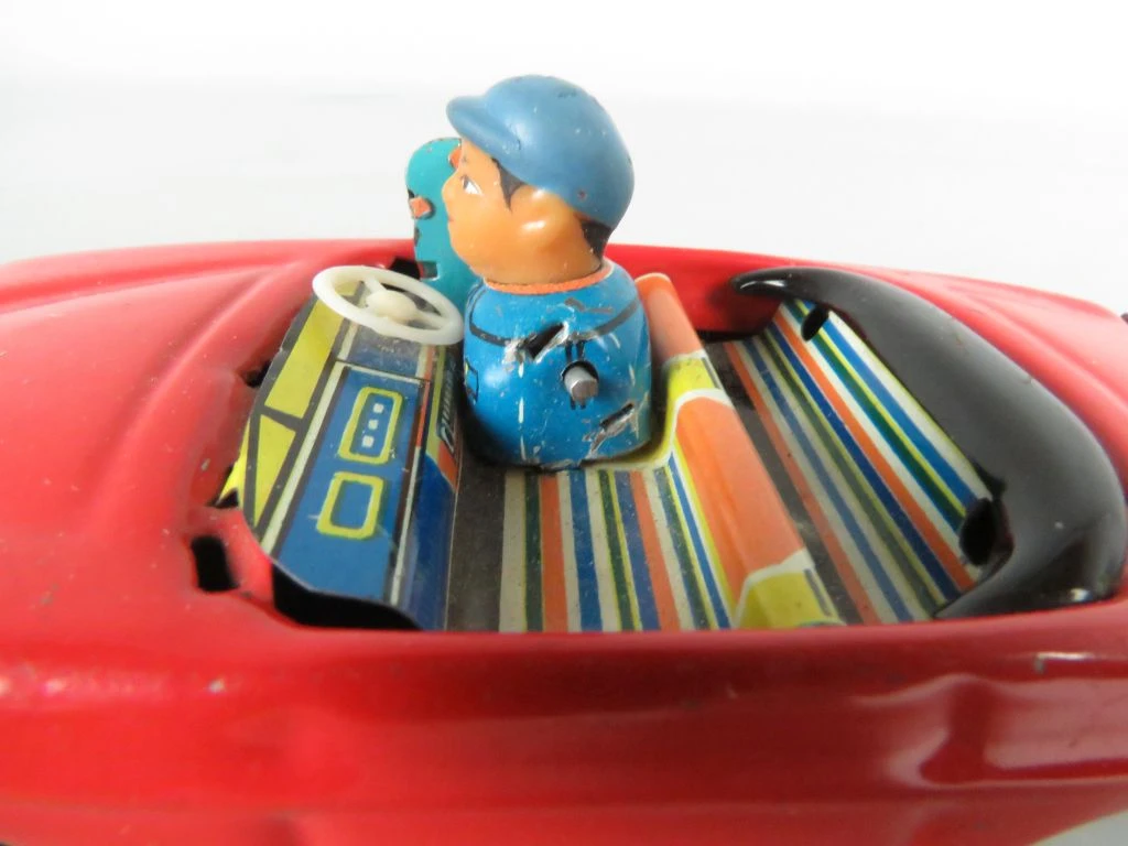 Vintage rood metalen speelgoedauto met bestuurder - foto 6