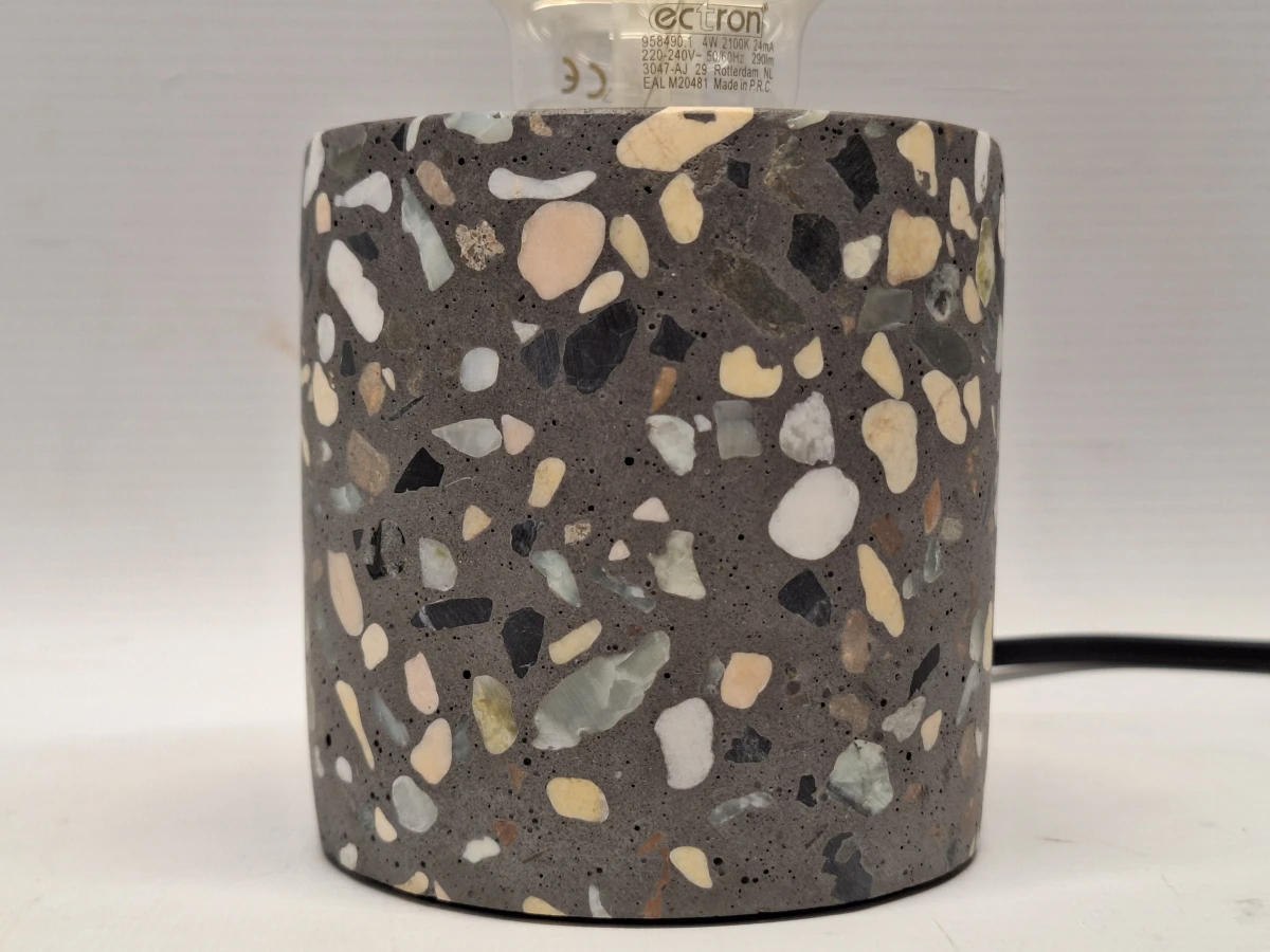Stijlvolle Terrazzo tafellamp in antraciet - modern & sfeervol - foto 4