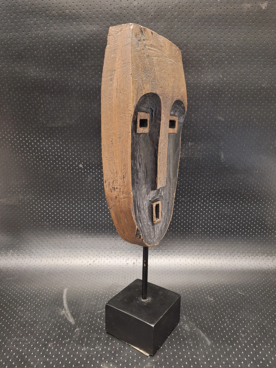 Set van 2 decoratieve tribale maskers in resin op metalen sokkel - foto 5