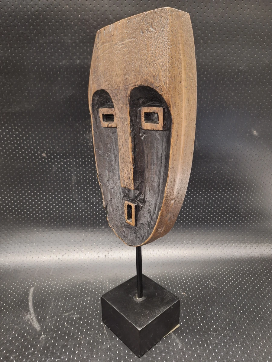 Set van 2 decoratieve tribale maskers in resin op metalen sokkel - foto 8