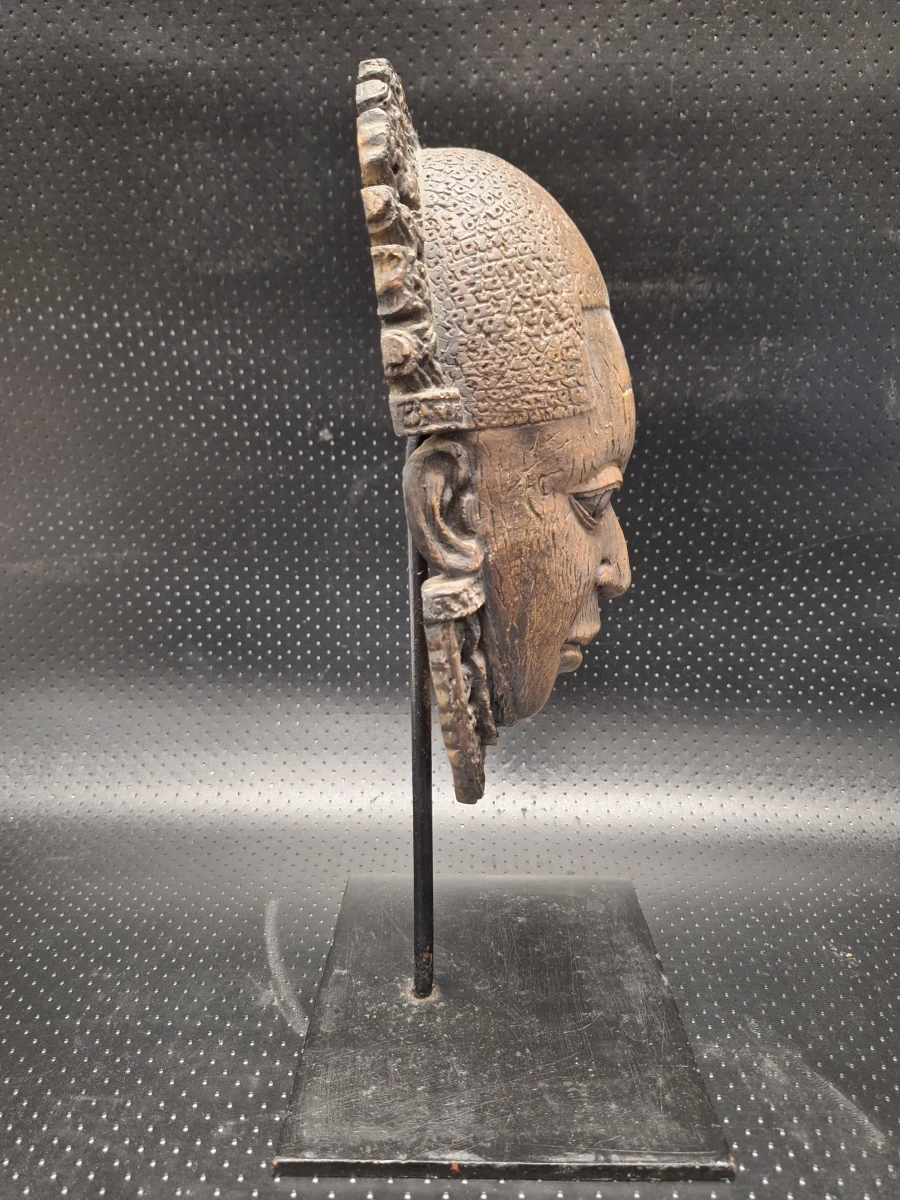 Set van 2 decoratieve tribale maskers in resin op metalen sokkel - foto 12