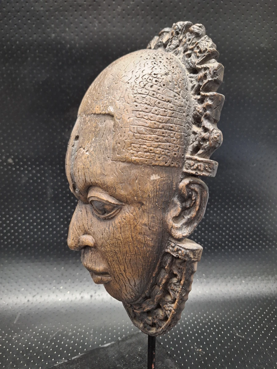 Set van 2 decoratieve tribale maskers in resin op metalen sokkel - foto 14