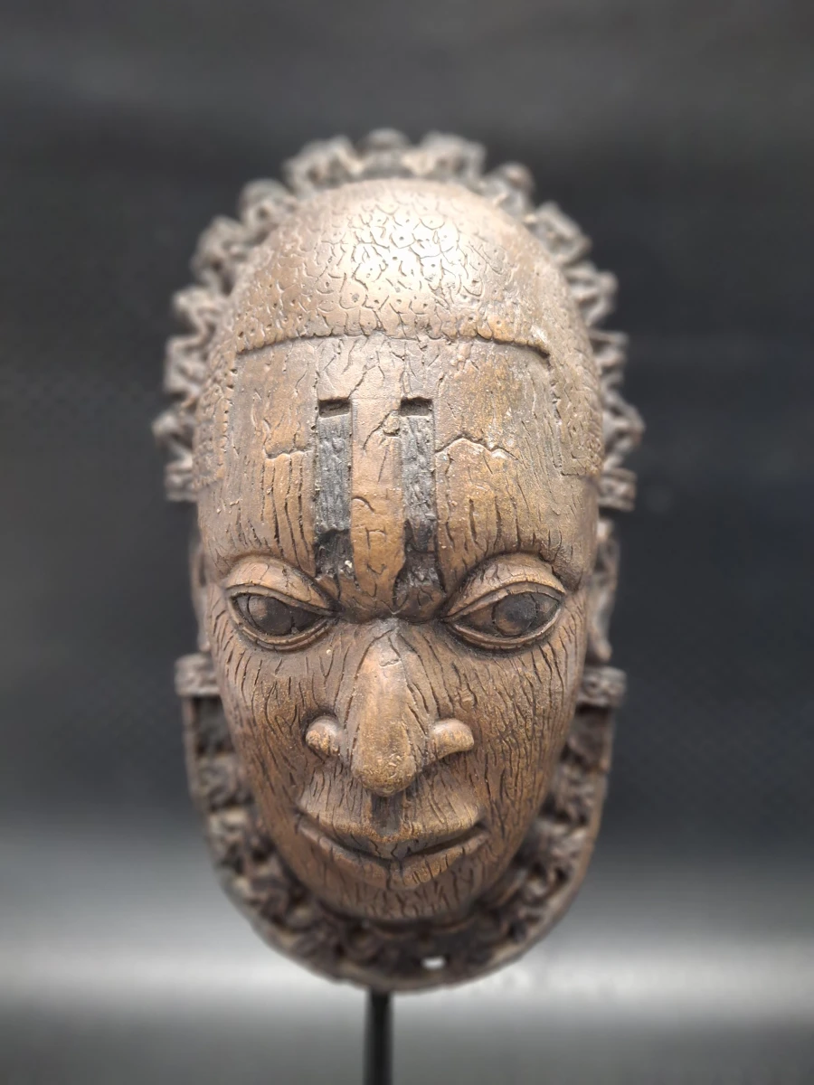 Set van 2 decoratieve tribale maskers in resin op metalen sokkel - foto 10