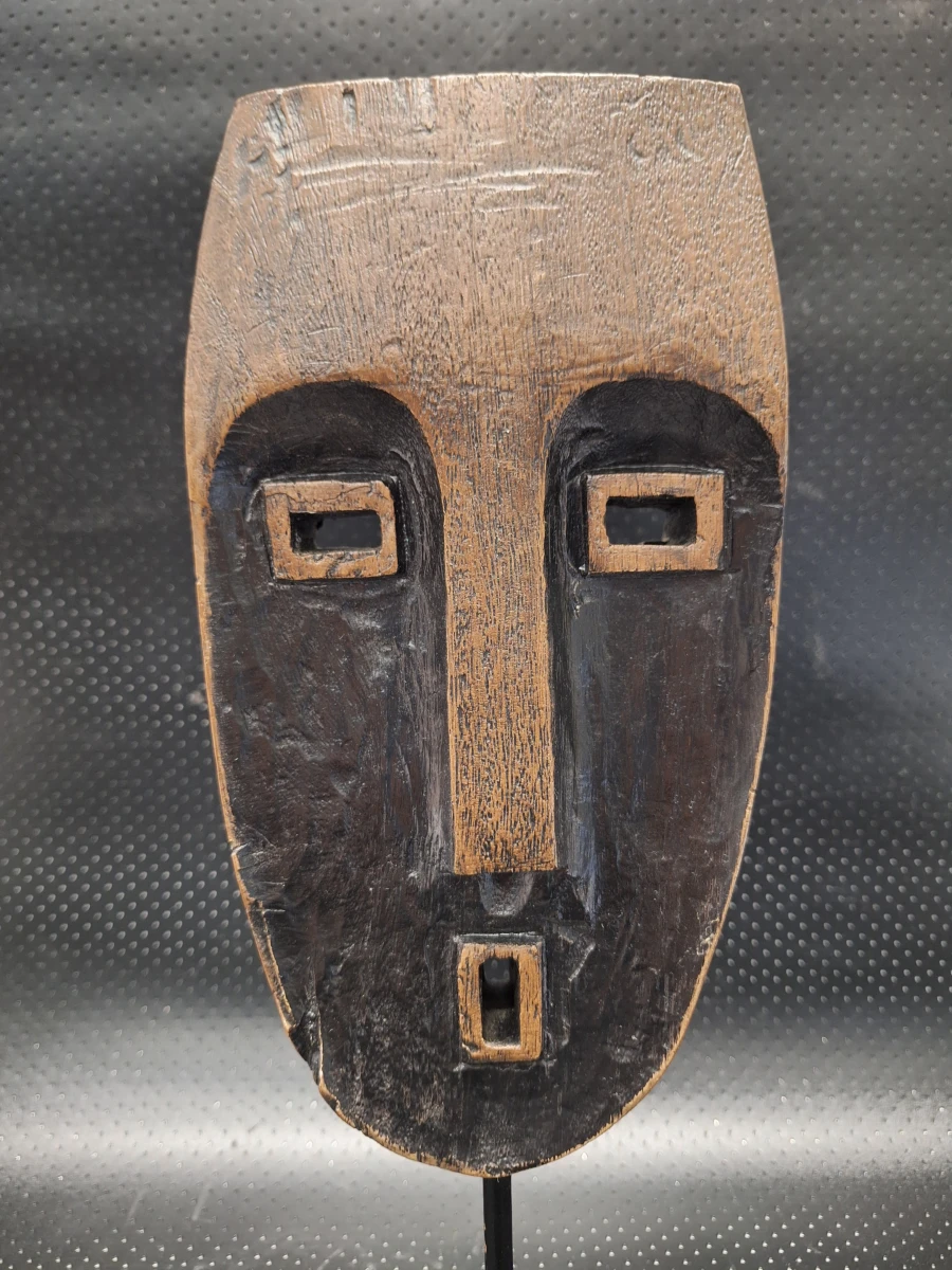 Set van 2 decoratieve tribale maskers in resin op metalen sokkel - foto 4