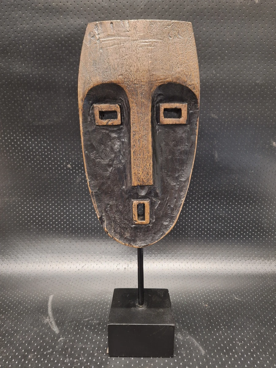 Set van 2 decoratieve tribale maskers in resin op metalen sokkel - foto 3