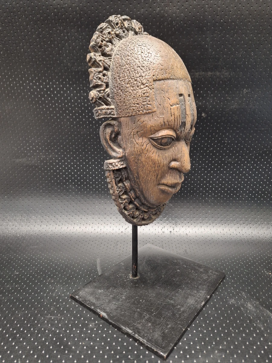 Set van 2 decoratieve tribale maskers in resin op metalen sokkel - foto 11