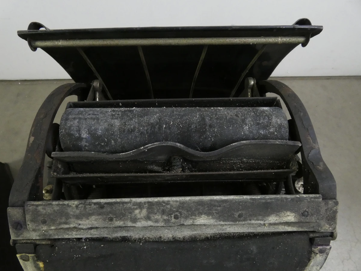 Vintage Roneo duplicator No 8 met beschermhoes - foto 3