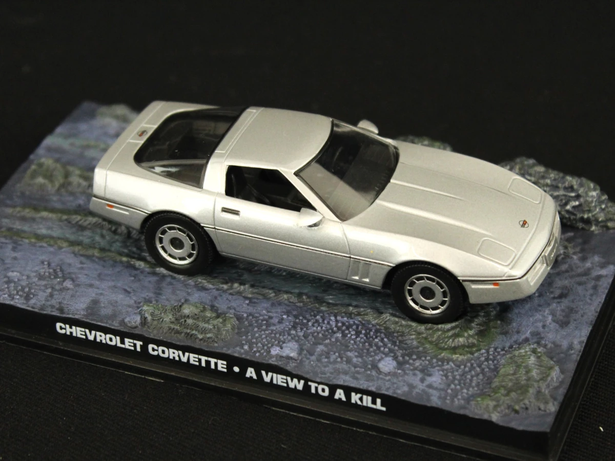 Set van 8 James Bond modelauto's in displayboxen - foto 2