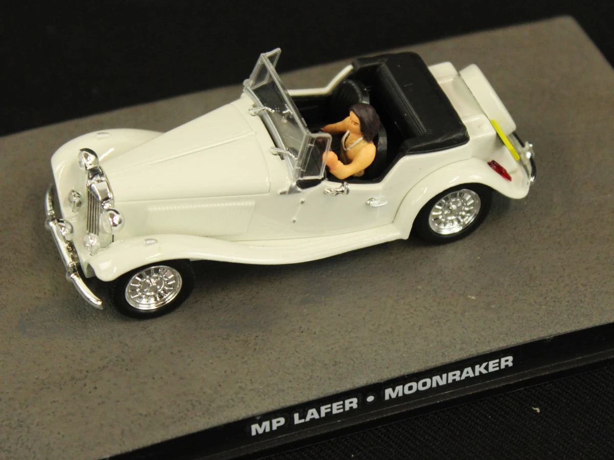 Set van 8 James Bond modelauto's in displayboxen - foto 3