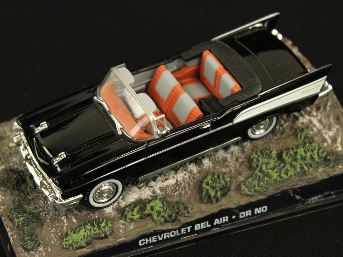 Set van 8 James Bond modelauto's in displayboxen - foto 5