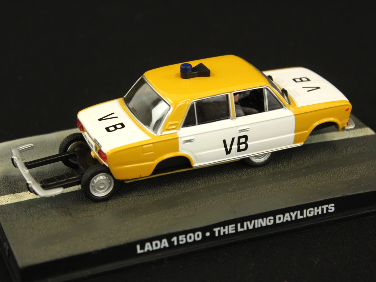 Set van 8 James Bond modelauto's in displayboxen - foto 6