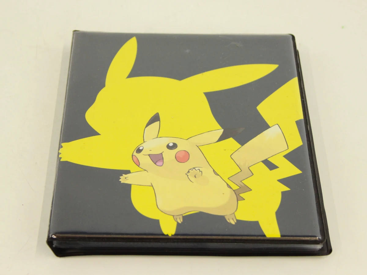Pokémon kaarten in een verzamelalbum en metalen tins - foto 2