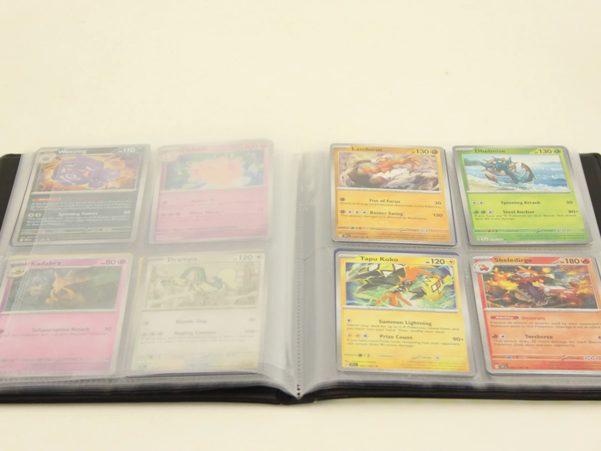 Pokémon kaarten in een verzamelalbum en metalen tins - foto 3