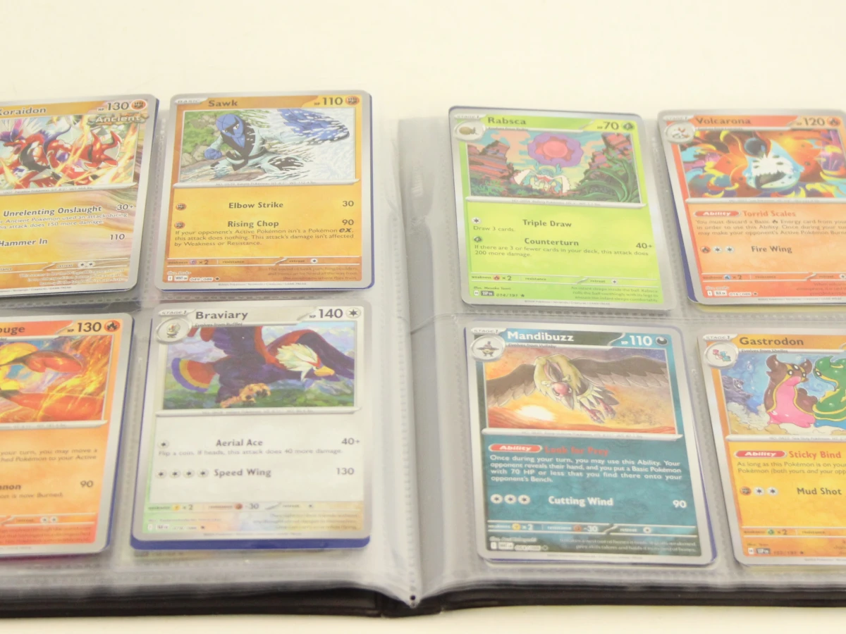 Pokémon kaarten in een verzamelalbum en metalen tins - foto 4