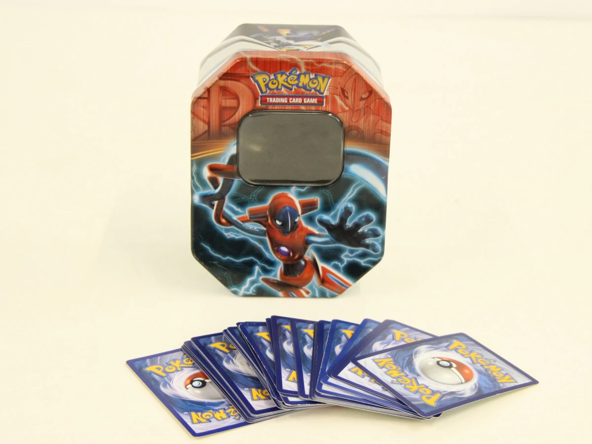 Pokémon kaarten in een verzamelalbum en metalen tins - foto 6