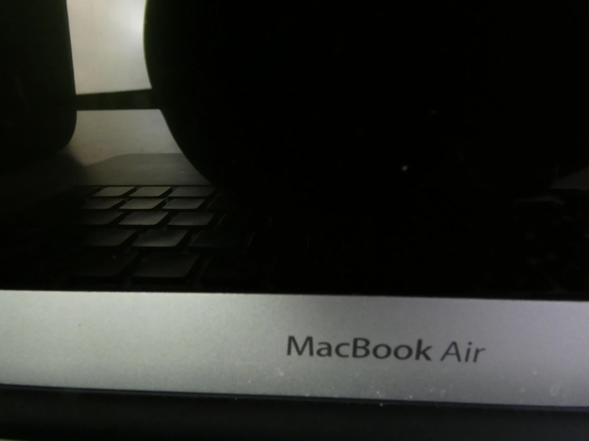 MacBook Air met lader en beschermhoes - foto 2