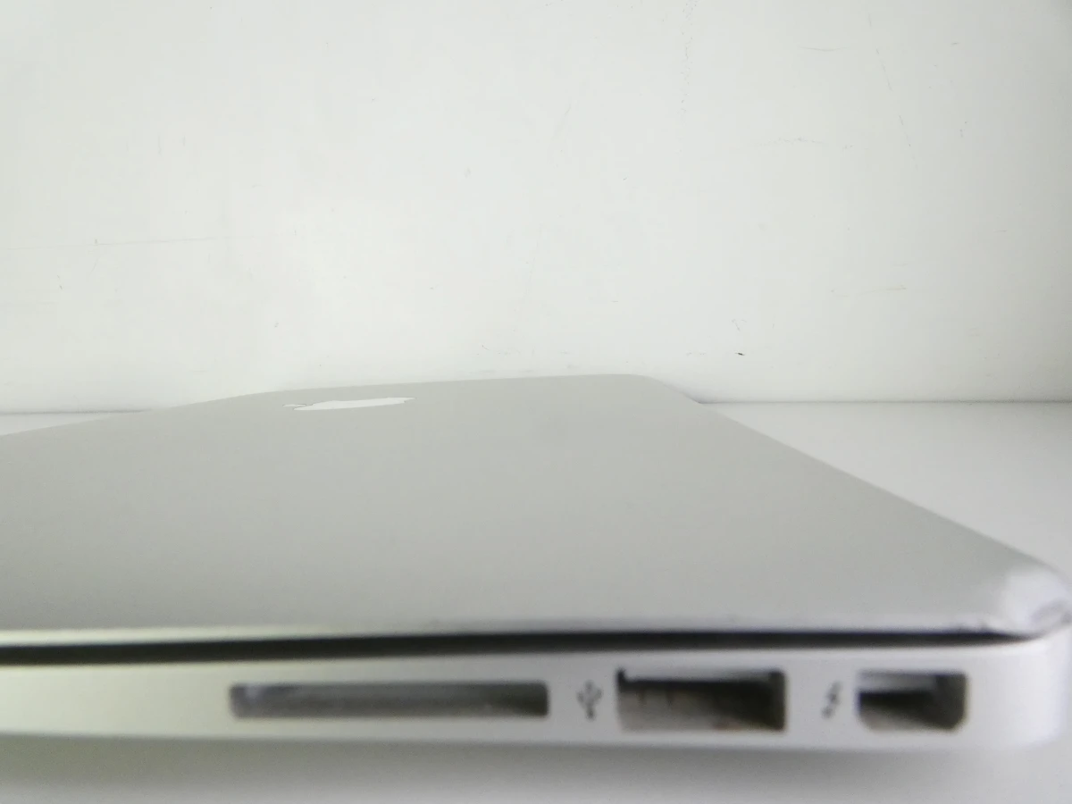 MacBook Air met lader en beschermhoes - foto 4