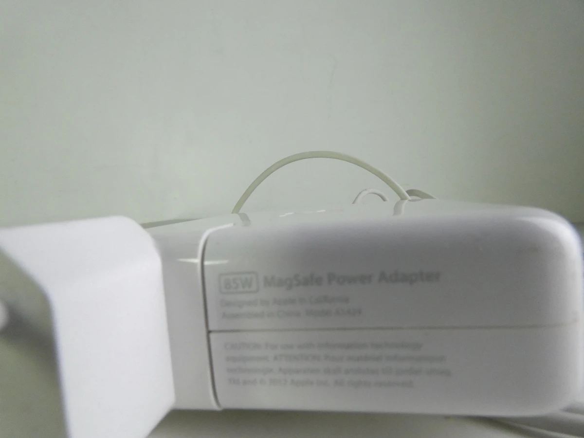 MacBook Air met lader en beschermhoes - foto 11