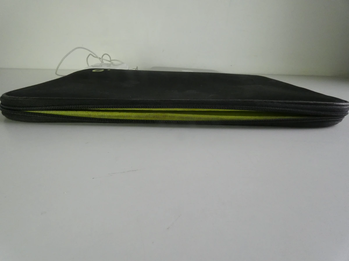 MacBook Air met lader en beschermhoes - foto 12