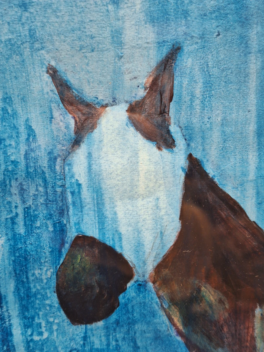 Mysterieus figuratief werk met paard en rode figuur - gemengde techniek in blauwtinten - foto 5