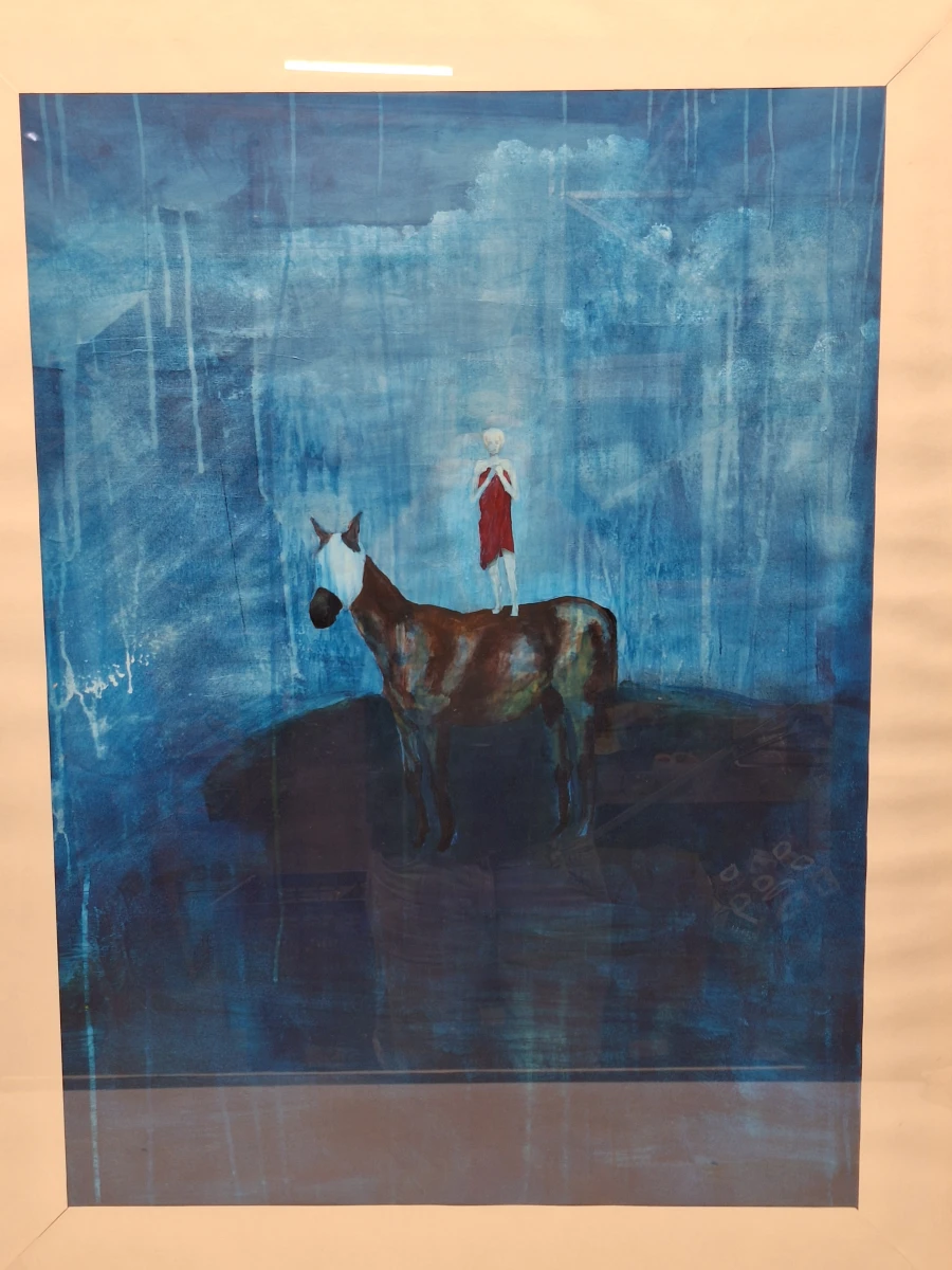 Mysterieus figuratief werk met paard en rode figuur - gemengde techniek in blauwtinten - foto 2