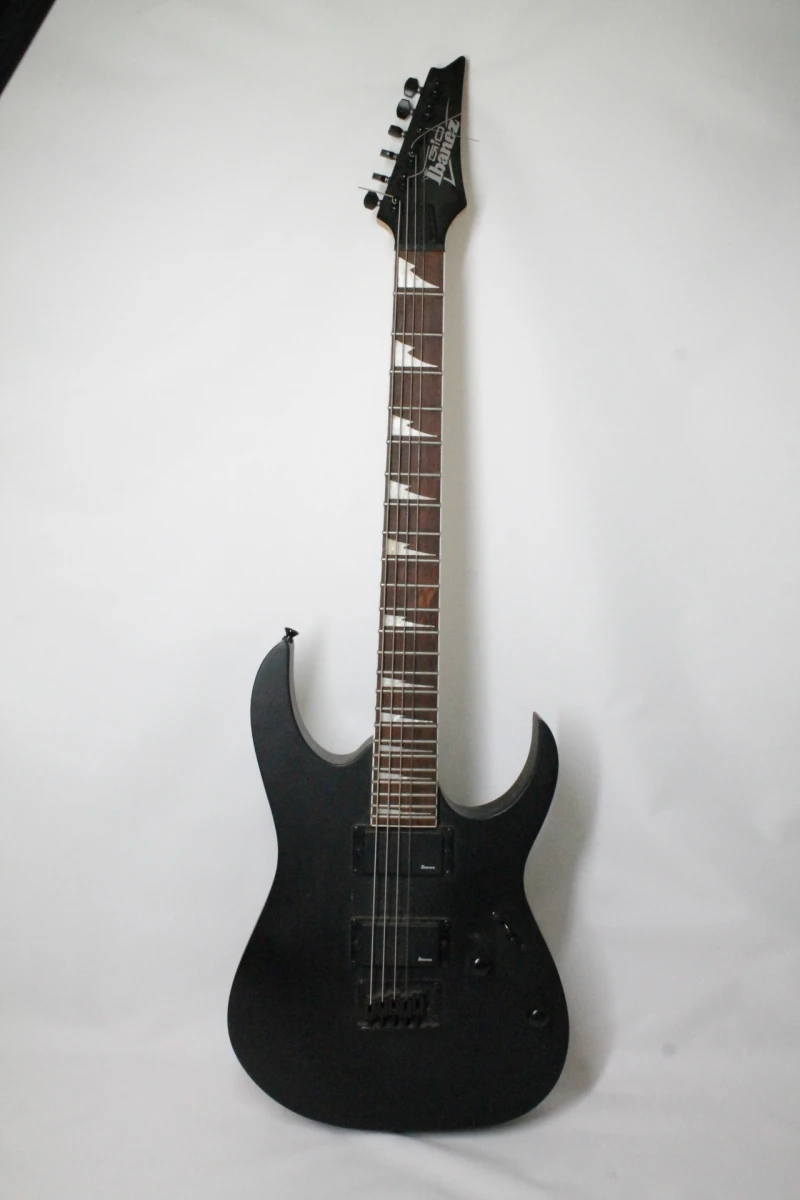 Zwarte elektrische gitaar Ibanez Gio - foto 6