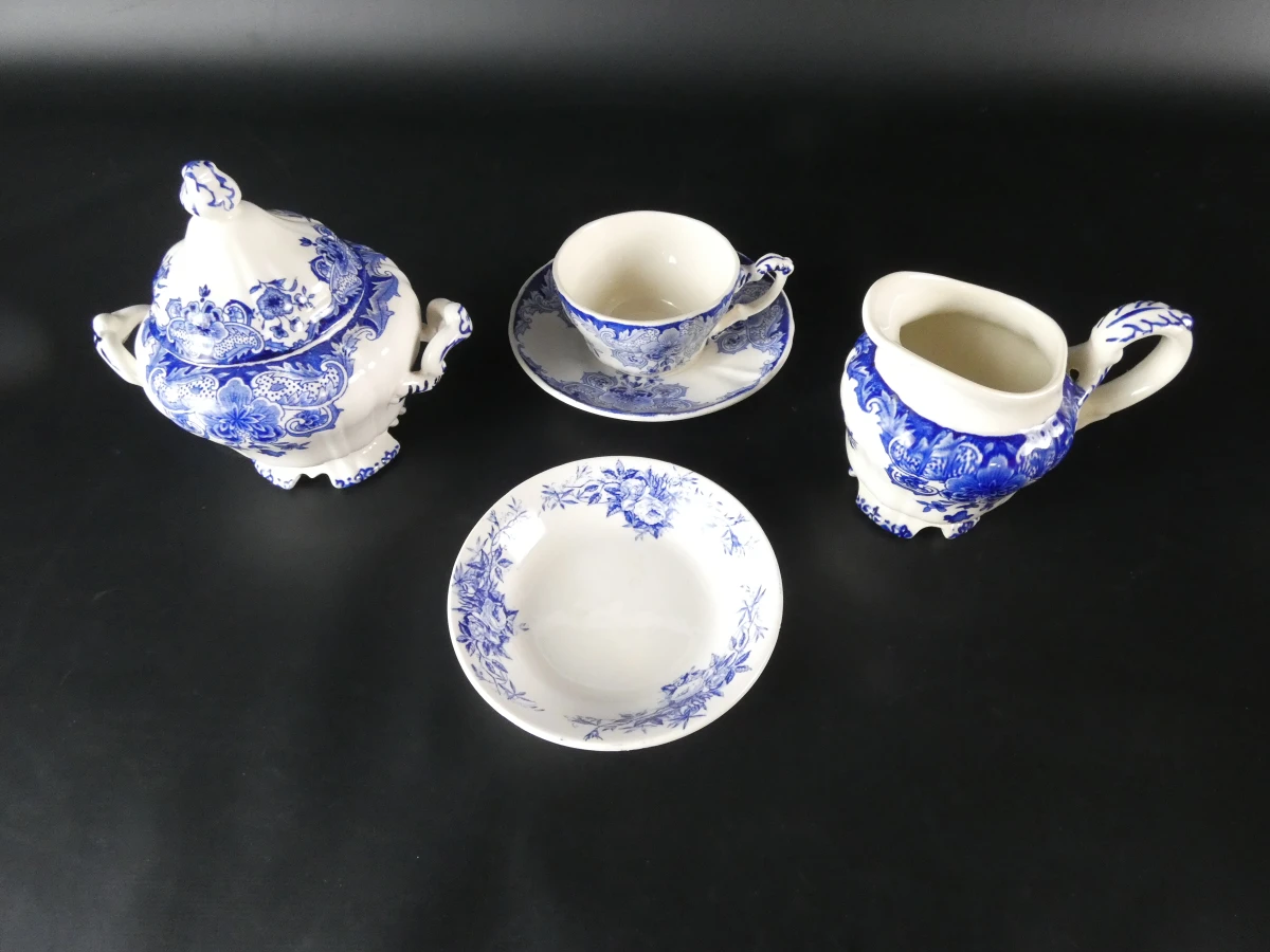 Blauw-wit servies Dordrecht B.F.K. Made in Belgium(66 stuks) - foto 4