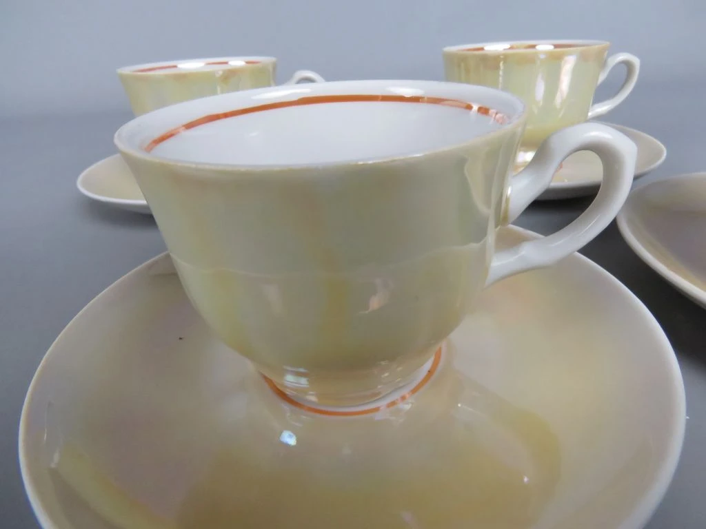 Vintage servies met kopjes, schotels en suikerpot - foto 6