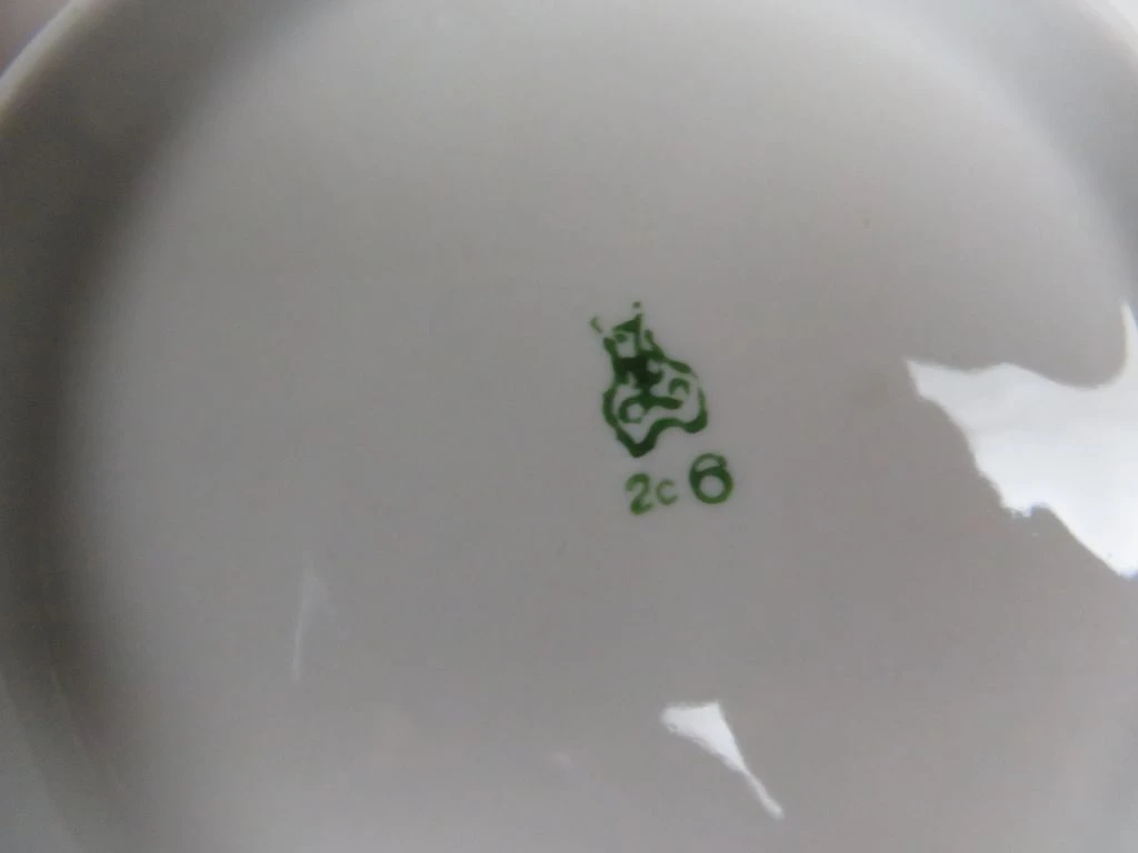 Vintage servies met kopjes, schotels en suikerpot - foto 4