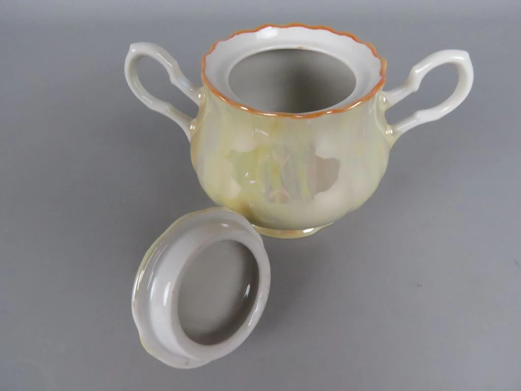 Vintage servies met kopjes, schotels en suikerpot - foto 8