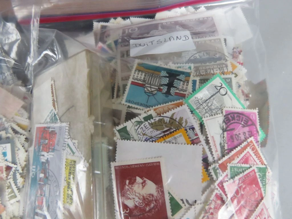 Verzameling oude postzegels uit diverse landen - foto 4