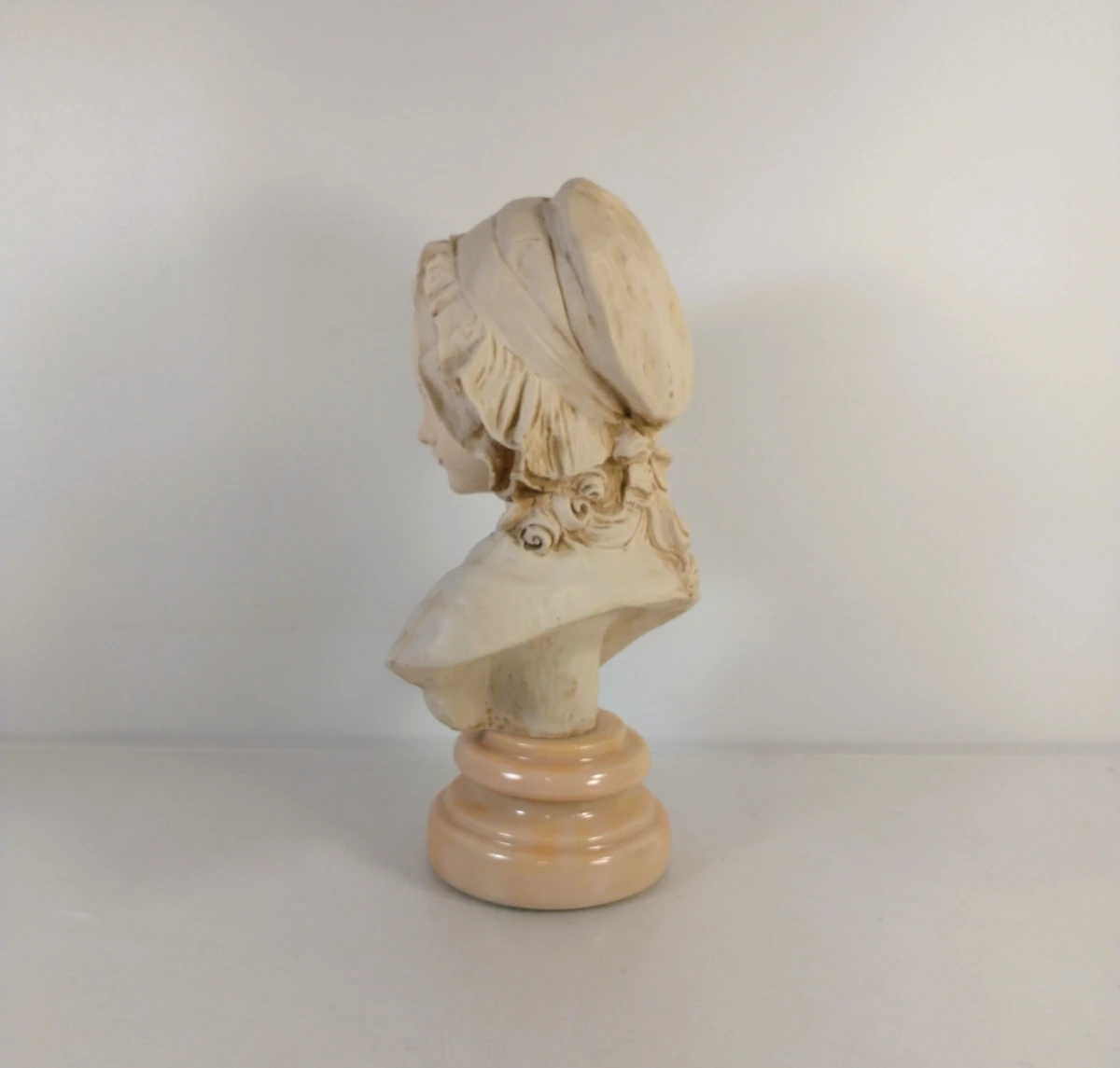 Buste van een dame op sokkel Angelica Collection - foto 4