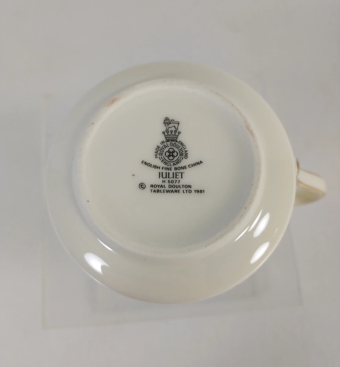Set fijn porselein servies met bloemenmotief en gouden rand - foto 5