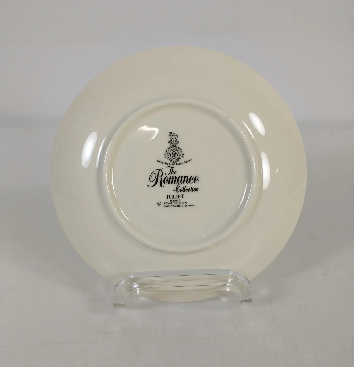 Set fijn porselein servies met bloemenmotief en gouden rand - foto 10