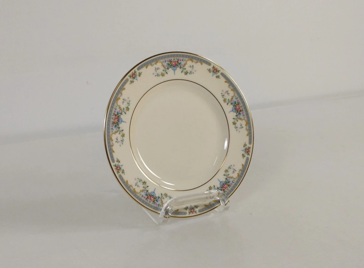 Set fijn porselein servies met bloemenmotief en gouden rand - foto 6