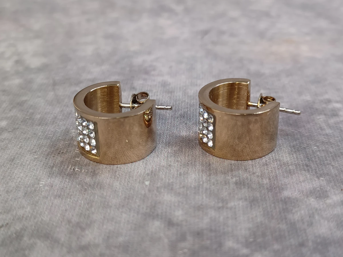 Dyrberg/Kern goudkleurige sieradenset - Ring en oorbellen met kristallen - foto 10