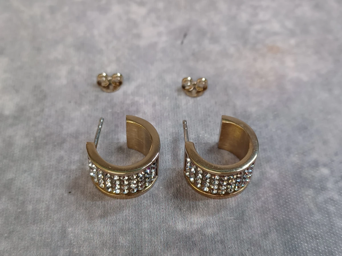 Dyrberg/Kern goudkleurige sieradenset - Ring en oorbellen met kristallen - foto 8