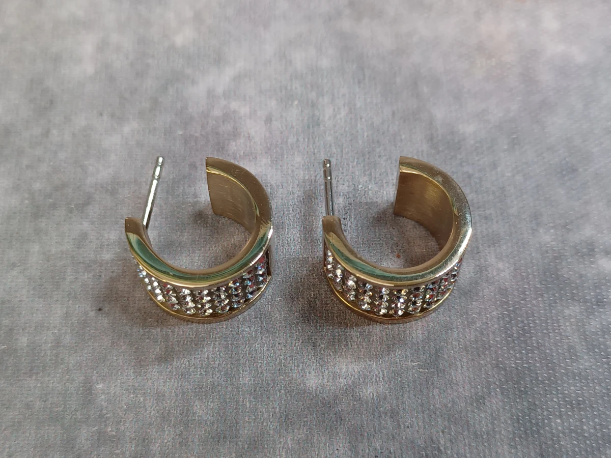 Dyrberg/Kern goudkleurige sieradenset - Ring en oorbellen met kristallen - foto 7