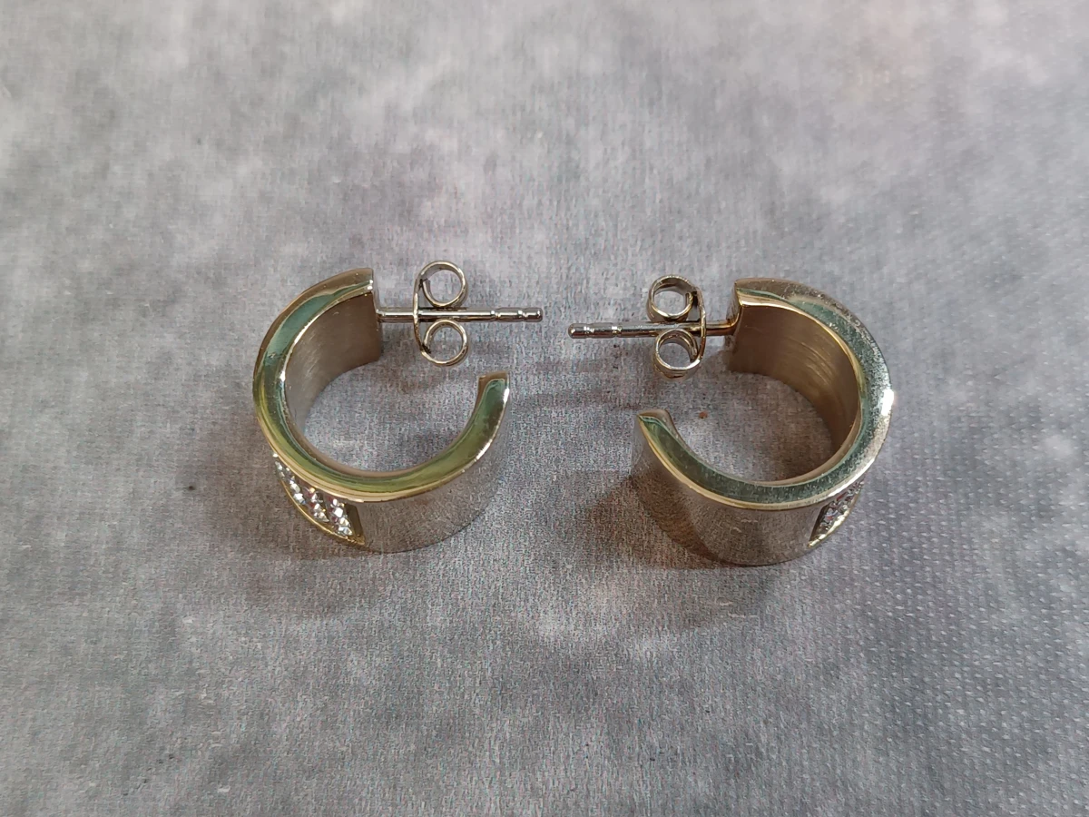 Dyrberg/Kern goudkleurige sieradenset - Ring en oorbellen met kristallen - foto 9