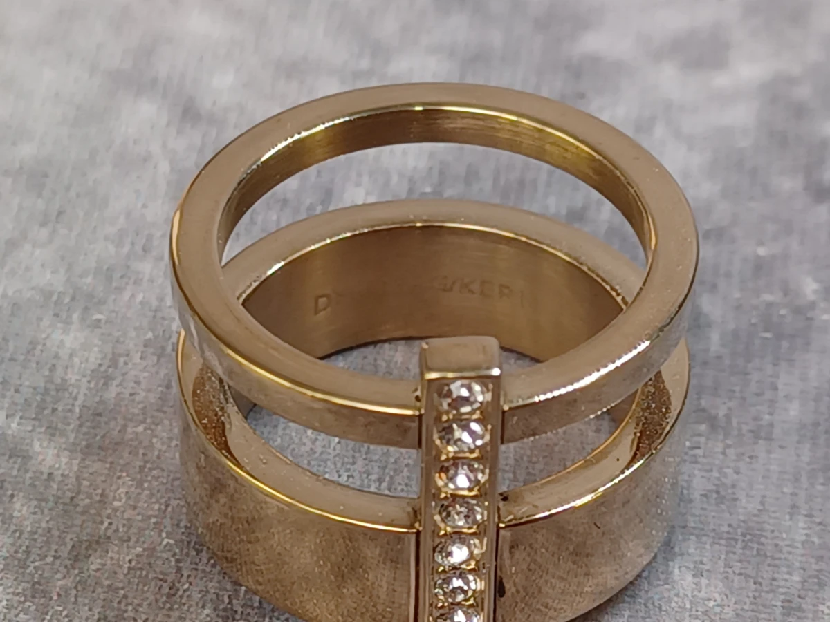 Dyrberg/Kern goudkleurige sieradenset - Ring en oorbellen met kristallen - foto 4