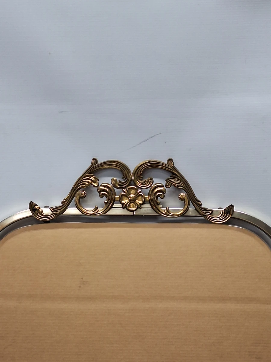 Vintage Hollywood Regency wandspiegel met facetgeslepen glas en messingkleurige ornamenten - foto 3