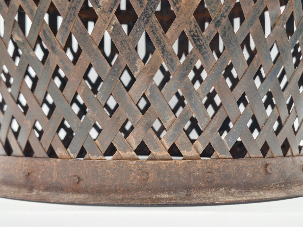 Ambachtelijke ijzeren bijzettafel – handgevlochten met rustieke patina - foto 8