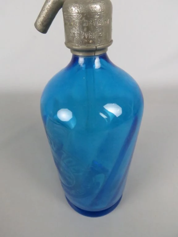 Blauwe vintage sodafles met metalen dop - foto 7