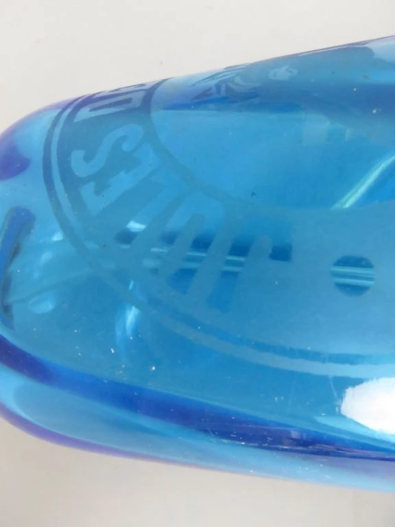 Blauwe vintage sodafles met metalen dop - foto 3