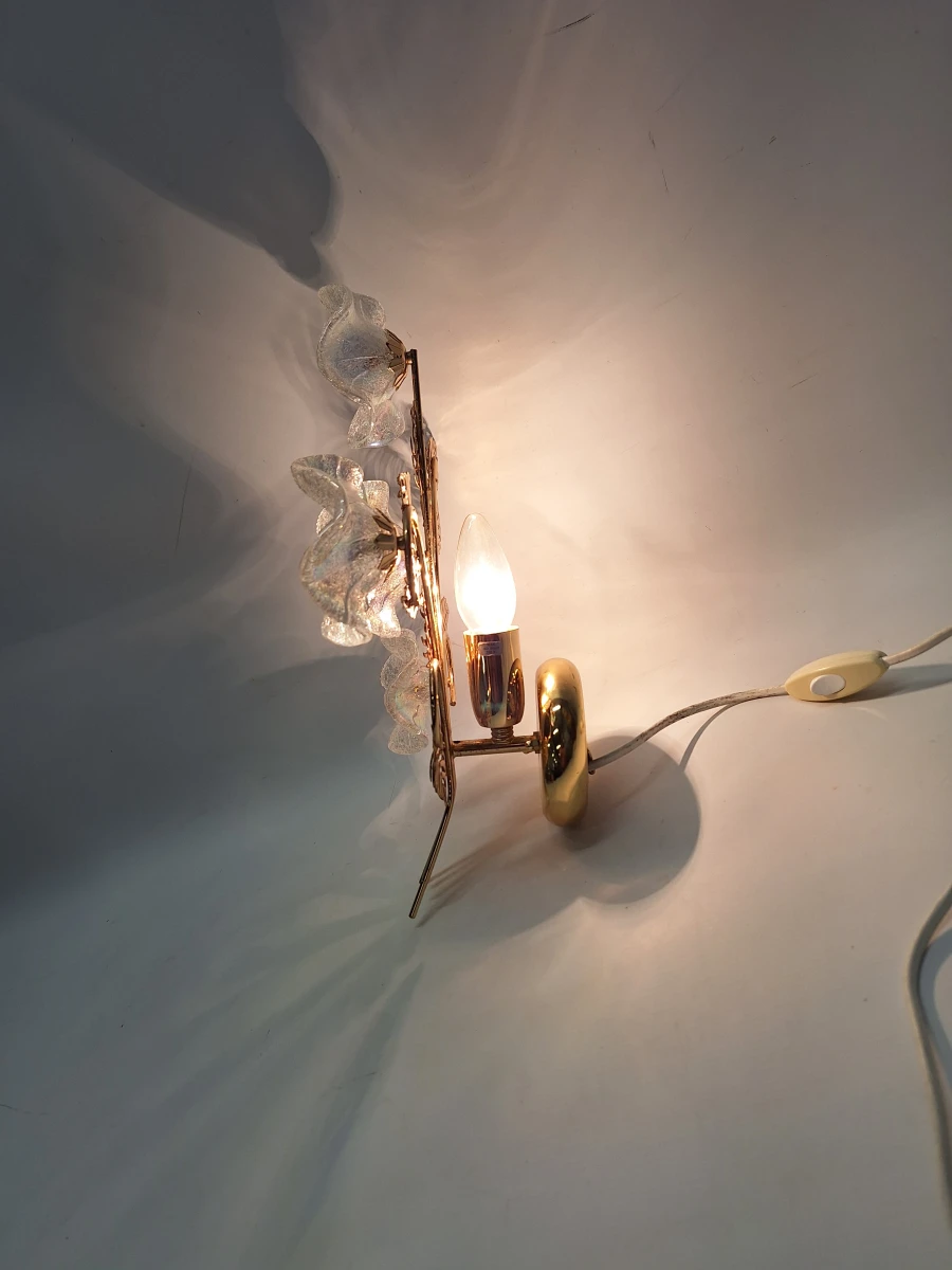 Vintage Italiaanse florale wandlamp jaren ’70/’80 – verguld met vier Murano-glazen bloemen - foto 3