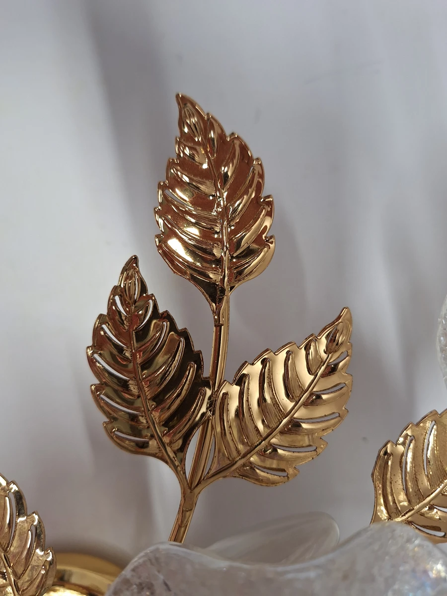 Vintage Italiaanse florale wandlamp jaren ’70/’80 – verguld met vier Murano-glazen bloemen - foto 10